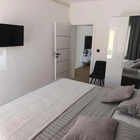 Ladini Lana Apartment