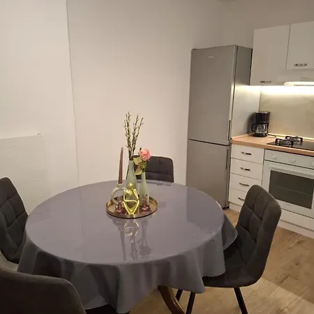 Ladini Lana Apartman *
